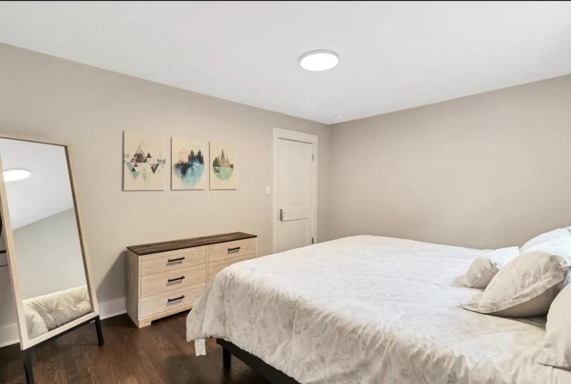 Lavish Flat w King Bed in near DT Food & Shops - image 12