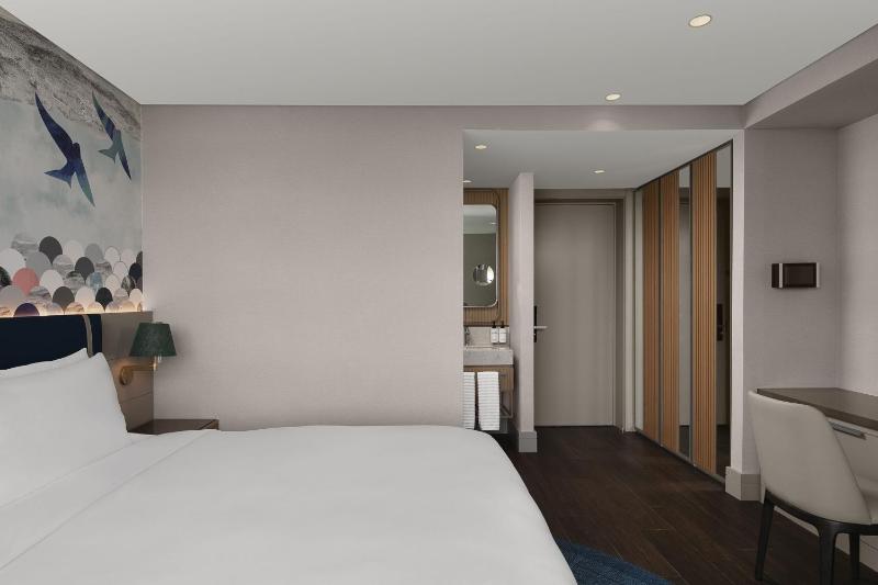 Deluxe King Room with Bosphorus View image 4