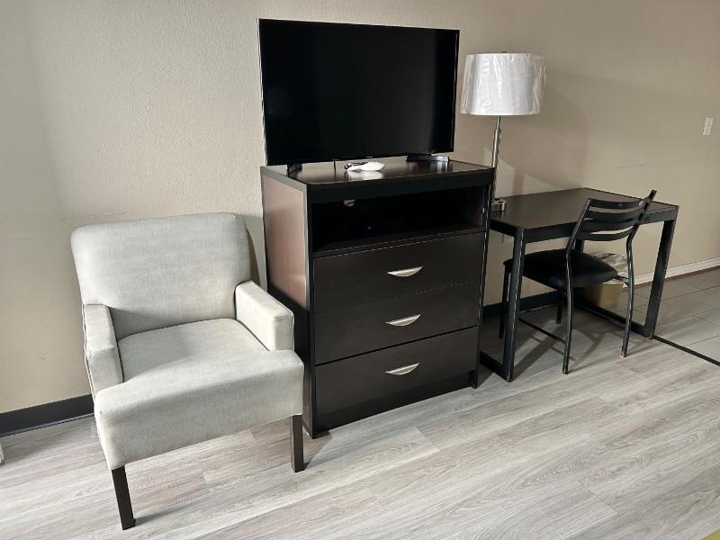 King Room image 3
