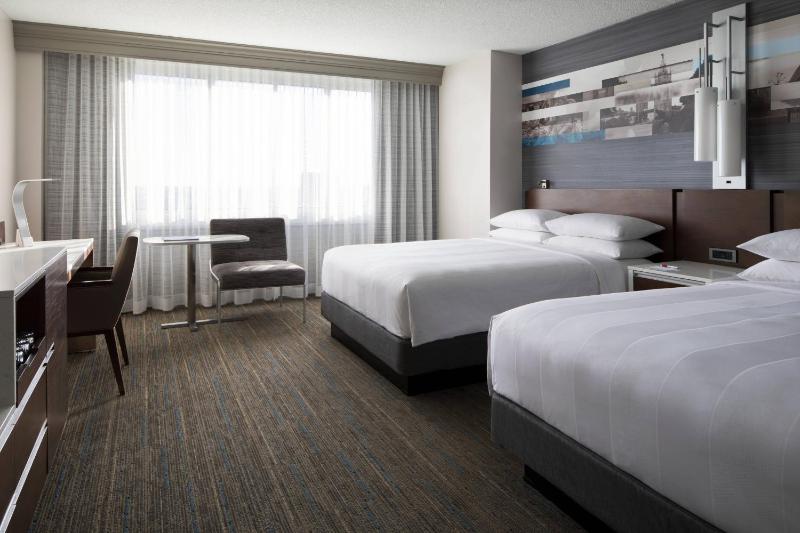 Queen Room with Two Queen Beds image 2
