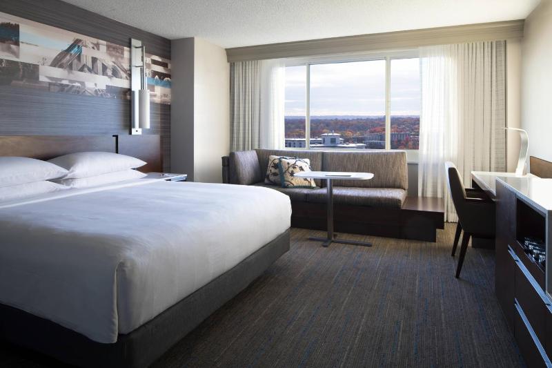 King Room image 3