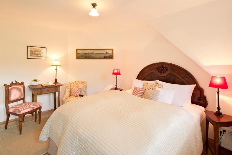 Small Double Room image 2