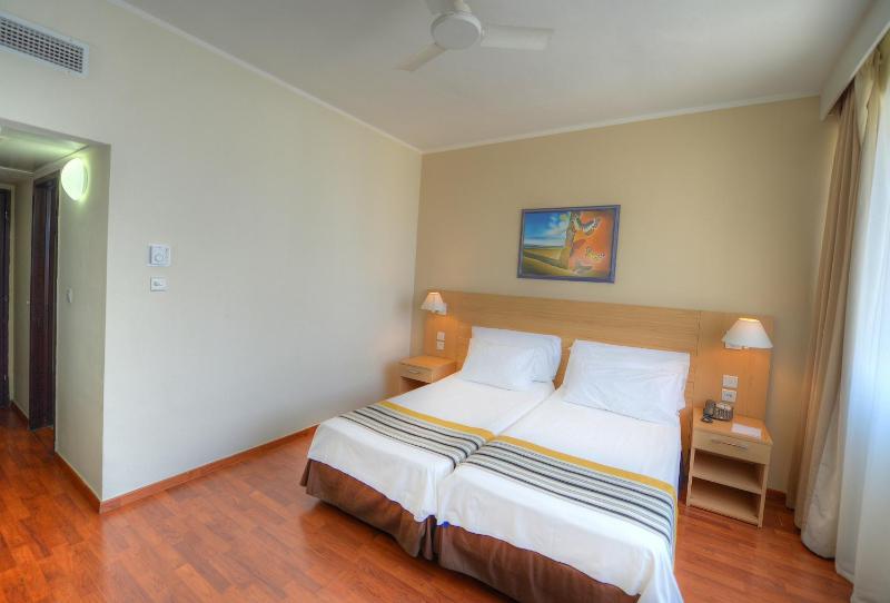 Double or Twin Room with Balcony image 4