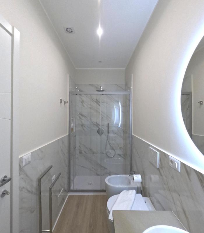 Suite with Spa Bath image 4