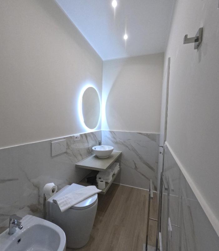 Suite with Spa Bath image 3