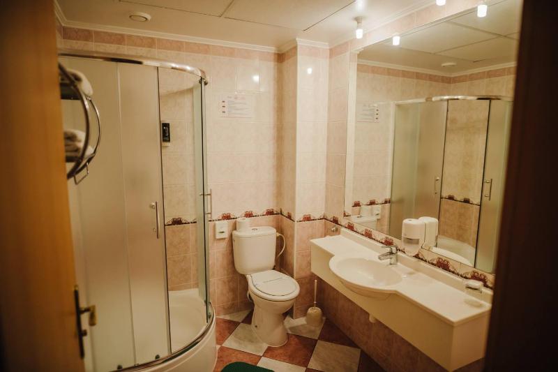 Twin Room image 4