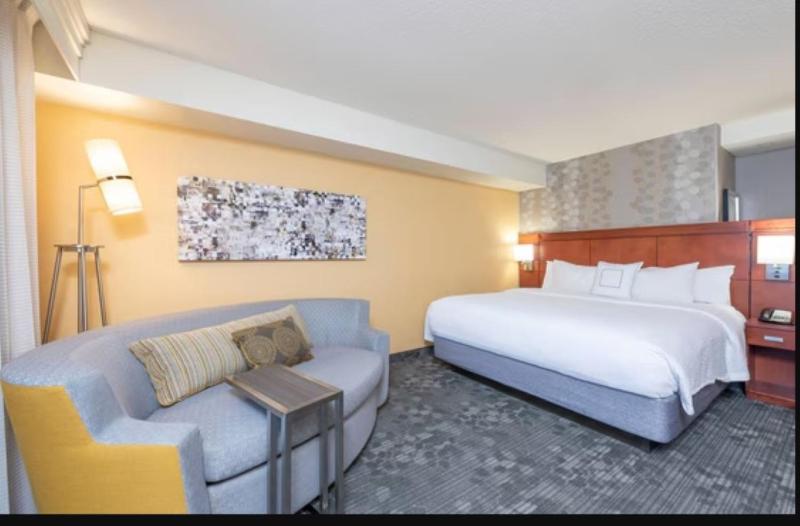 King Room with Sofa Bed image 3