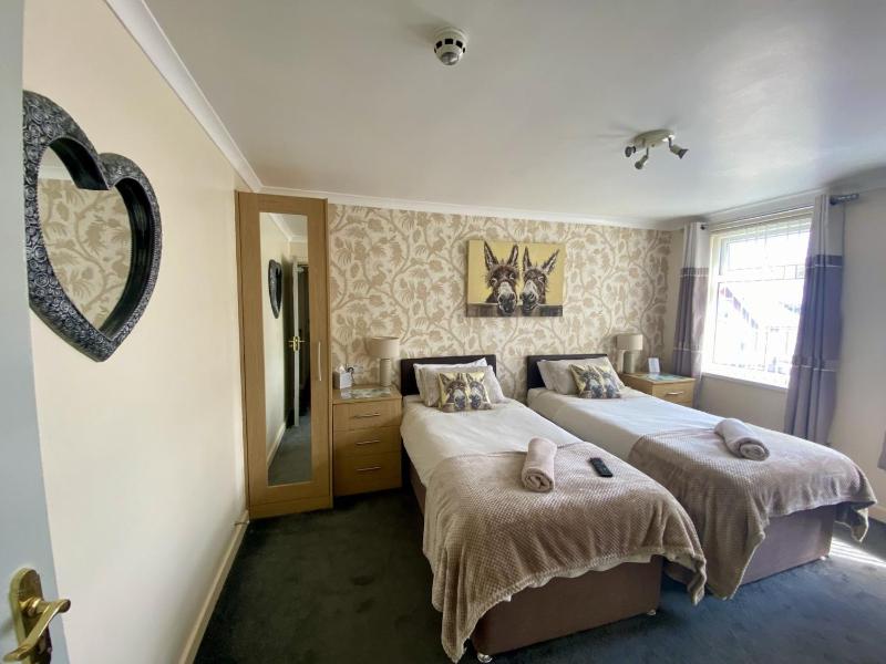 Twin Room image 1