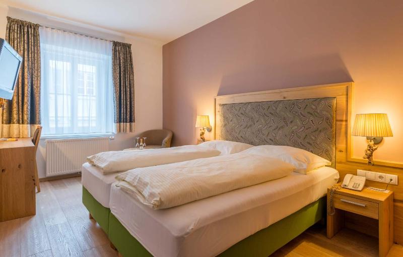 Deluxe Double Room image 3