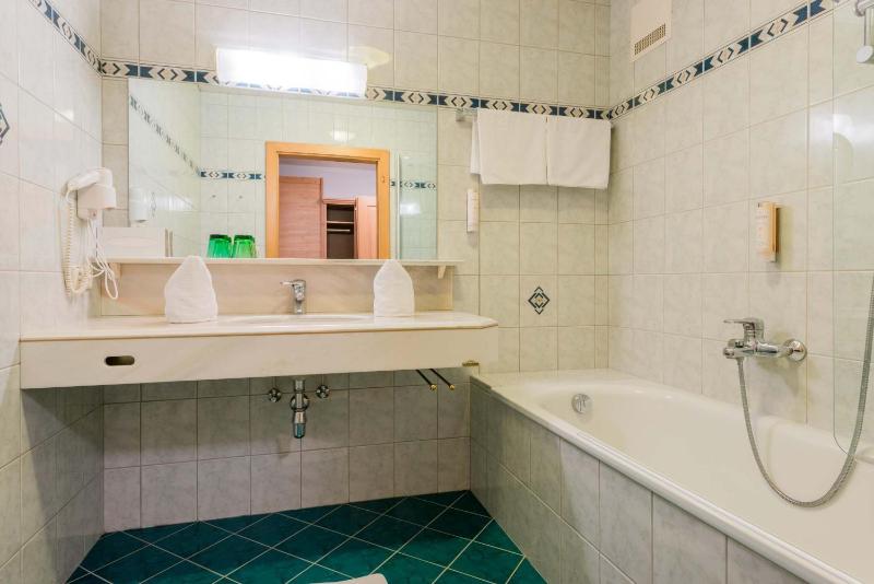 Deluxe Double Room image 2
