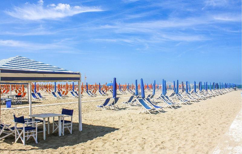 3 Bedroom Cozy Home In Viareggio - image 12