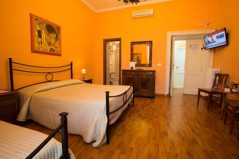 Triple Room image 3