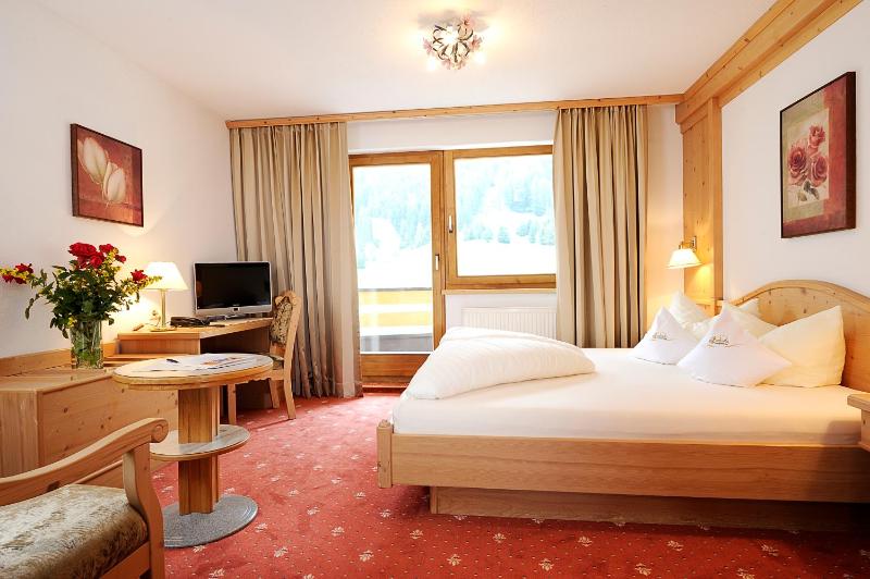 Superior Double Room image 3