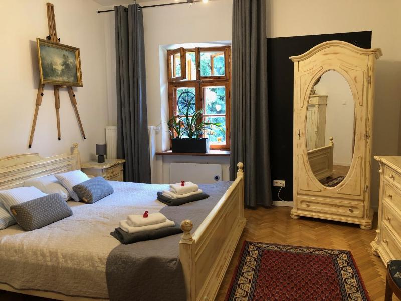 Standard Family Room image 1