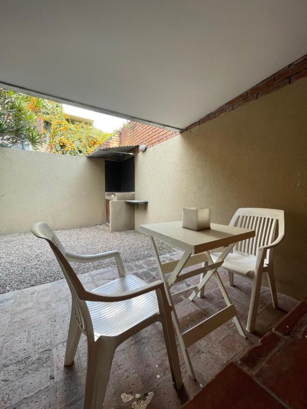 Departamento PB patio y asador privados - NUEVO SERVICIO Estacionamiento 24hs INCLUIDO no camioneta- Cerca de hotel Quinto Centenario Nuevocentro shopping Hospital Clinicas y Club Universitario Córdoba Sede central - image 14