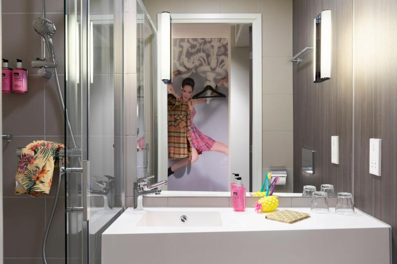 Moxy Sleeper, Guest room, 1 Queen image 2