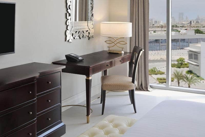 Executive King Room with Pantry Lounge Access and Shuttle Bus to JBR Beach and various shopping malls image 3