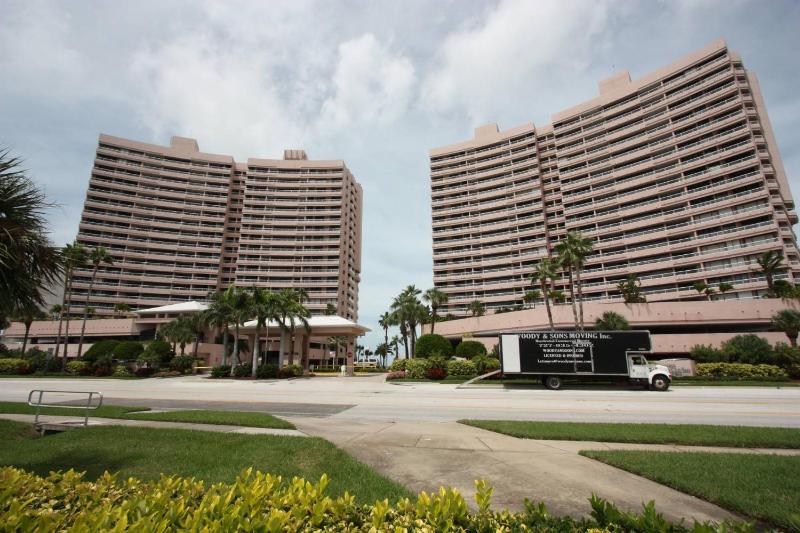 5F Crescent Beach Club - image 36