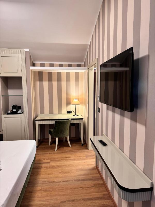Superior Double Room image 2