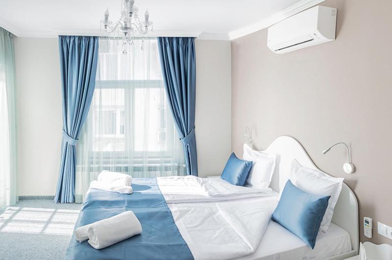 Double Room with City View image 1