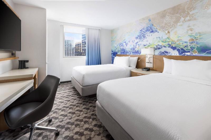 Guest room, 2 Double, City view image 1