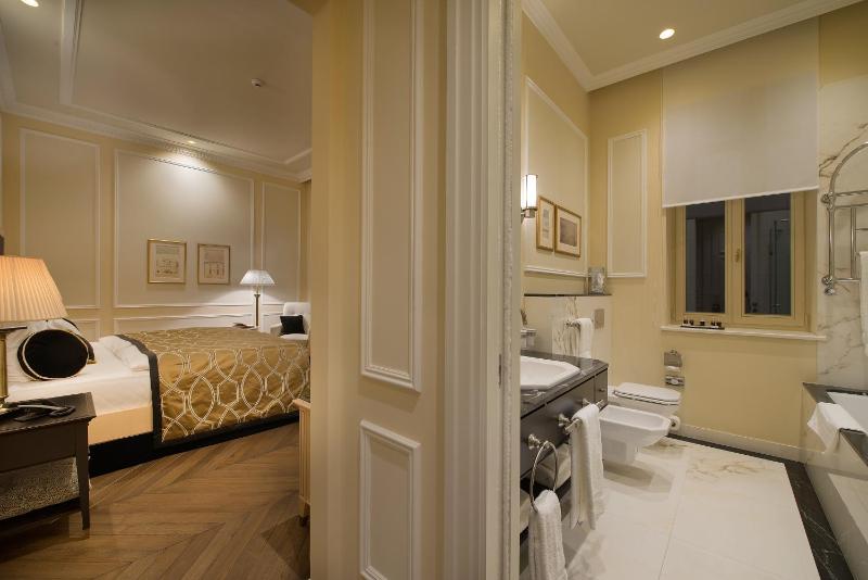 Wilson Executive Double Room (including daily refilled free mini bar) image 4