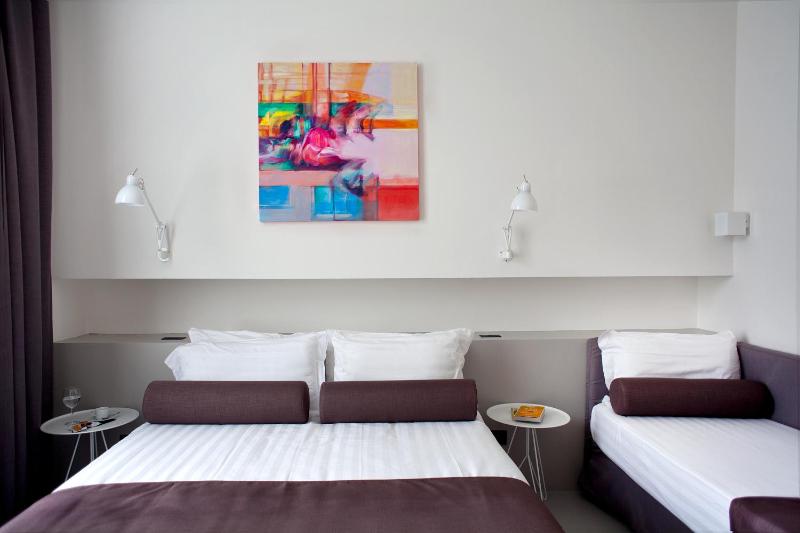 Superior Triple Room image 2