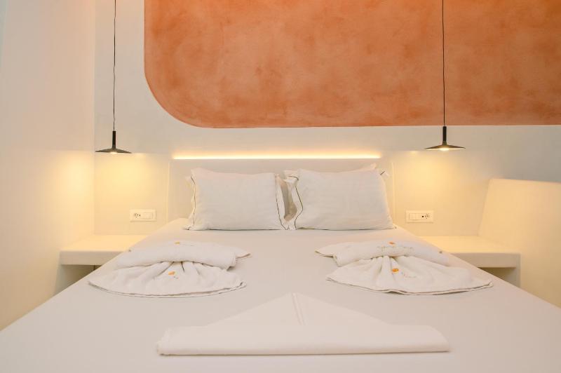 Deluxe Double Room with Sea View image 4