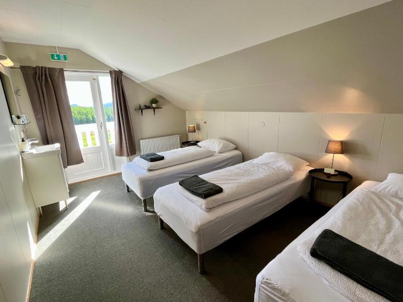 Triple Room with Shared Bathroom image 4