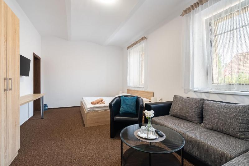 Deluxe Double Room with Extra Bed image 1
