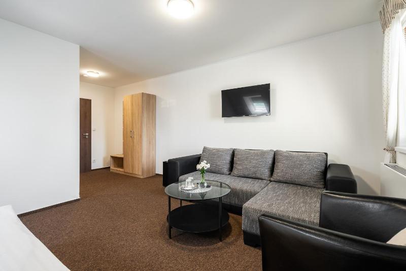 Deluxe Double Room with Extra Bed image 2