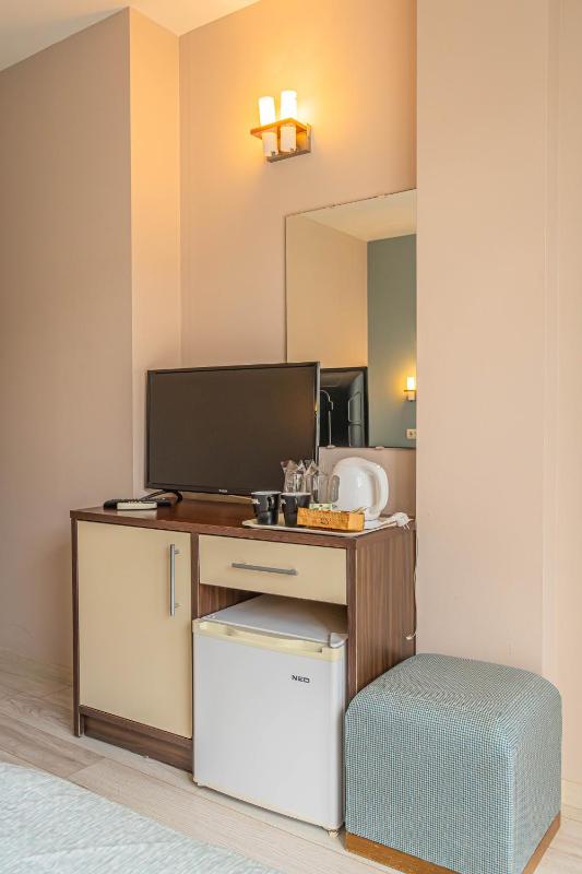 Twin Room (No Balcony) image 4