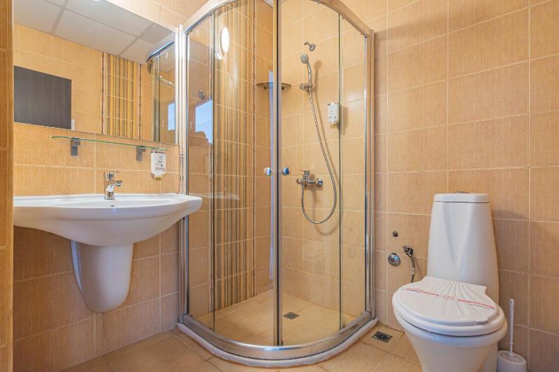 Twin Room with Balcony image 2