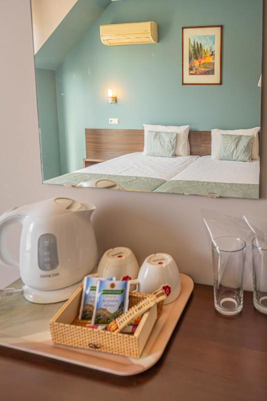 Twin Room (No Balcony) image 3