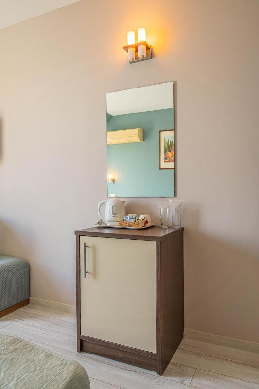 Twin Room with Balcony image 3