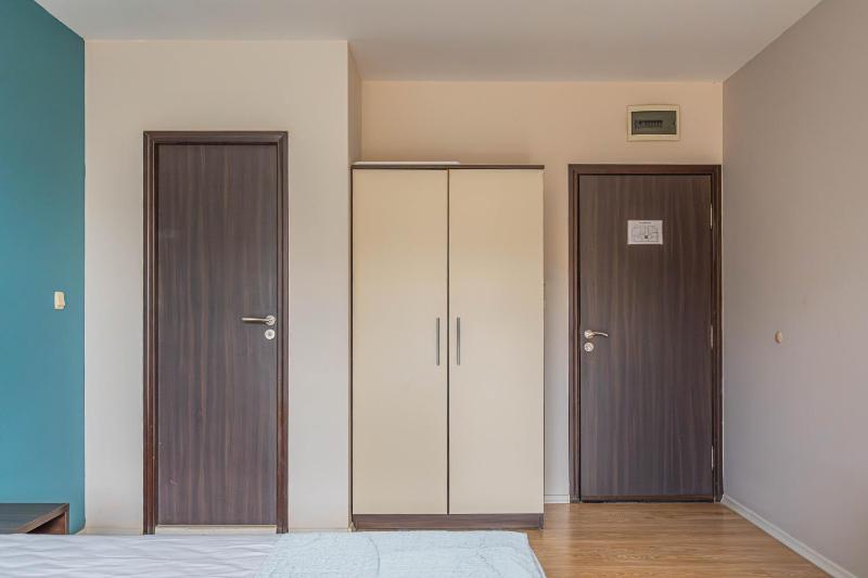 Twin Room with Balcony image 4