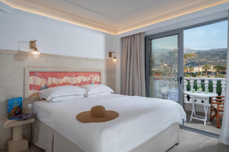 Deluxe Studio with Side Sea View image 1