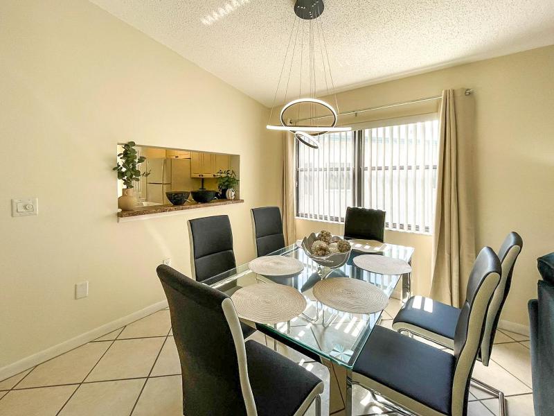 Spacious Shorewalk 2B-2B Condo near Anna Maria Island Beaches & IMG Academy - image 6