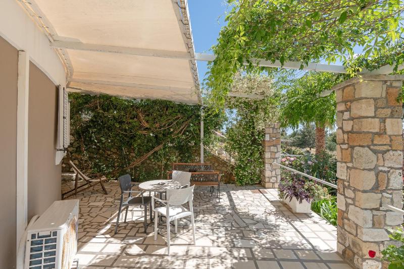 One-Bedroom Apartment with Sea View image 3