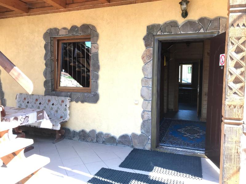 6-Bed Mixed Dormitory Room image 3