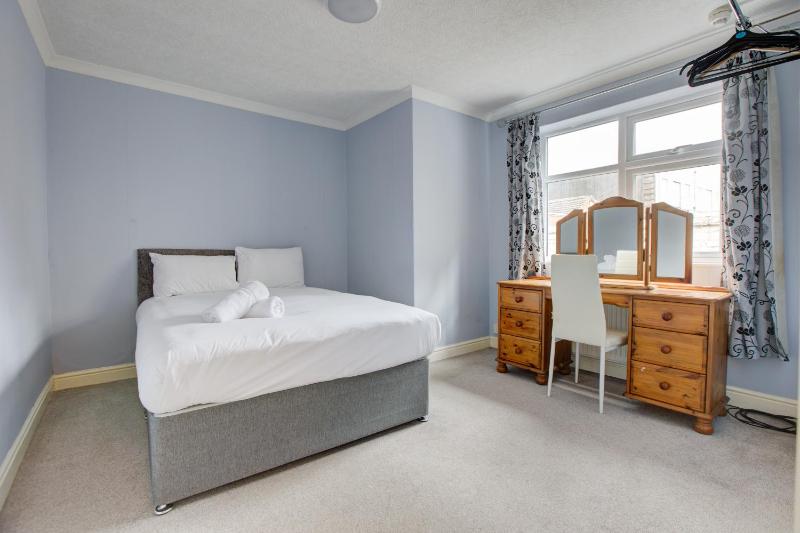 Budget Double Room image 4