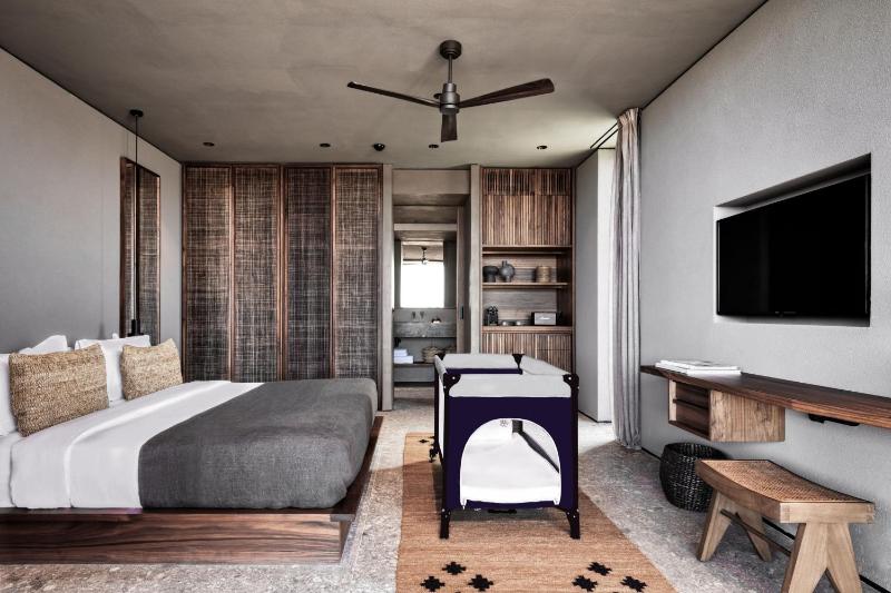Tropical Family Bungalow, Guest room, King, Garden view image 1