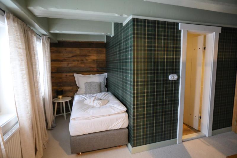 Deluxe Triple Room image 3