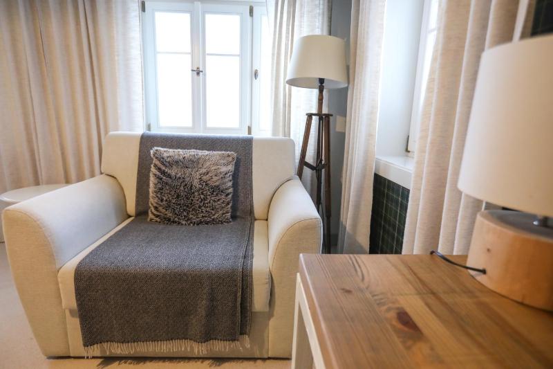 Deluxe Double Room with Extra Bed image 4