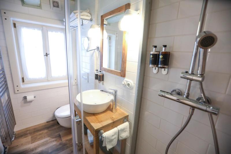 Double Room image 4