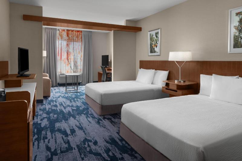 Executive Suite, 2 Queen, Sofa bed image 2