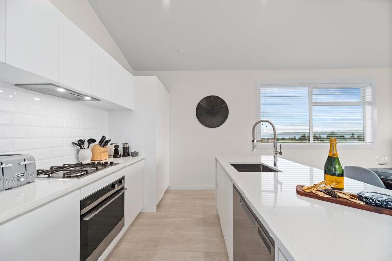 Timeout @ Taupo - Lake Views - image 13