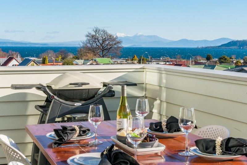 Timeout @ Taupo - Lake Views - image 22
