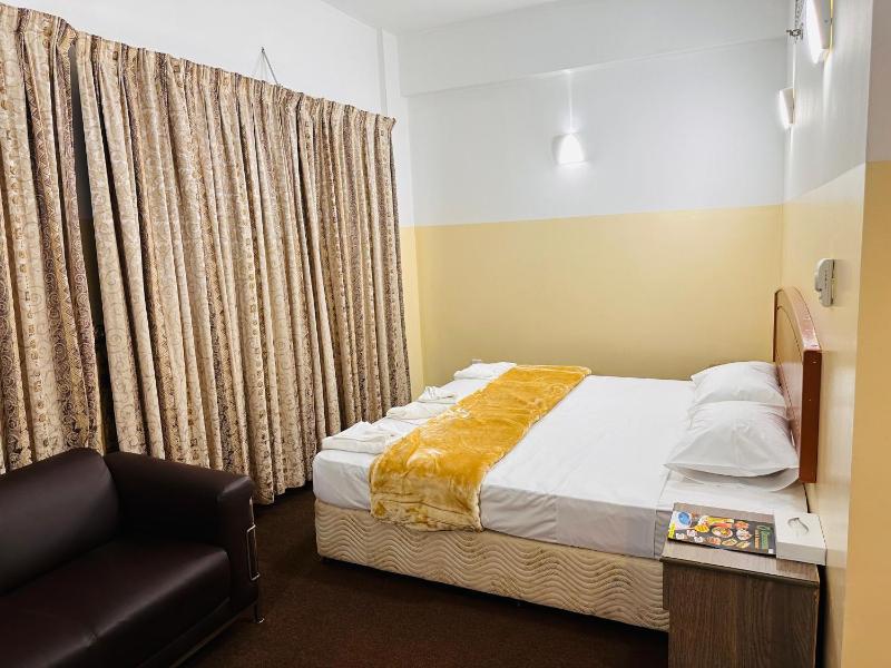 Deluxe Double or Twin Room image 3