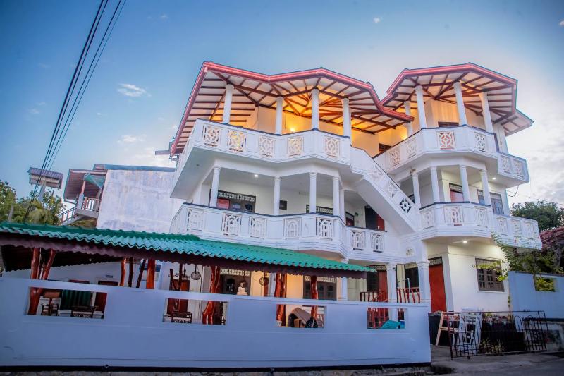7 Waves Hotel - image 9